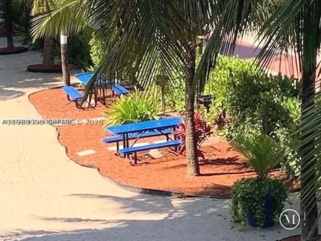 2-bedroom condo for sale in Miami Beach - 6039 Collins Ave 1710 - MondialRealty