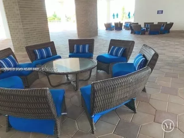 2-bedroom condo for sale in Miami Beach - 6039 Collins Ave 1710 - MondialRealty