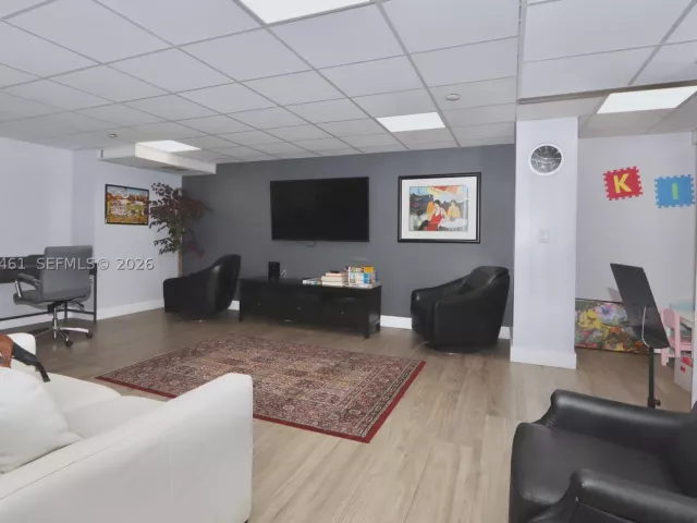 3-bedroom condo for sale in Aventura - 3530 Mystic Pointe Dr 2915 - MondialRealty