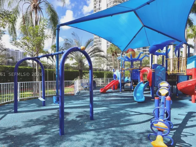 3-bedroom condo for sale in Aventura - 3530 Mystic Pointe Dr 2915 - MondialRealty