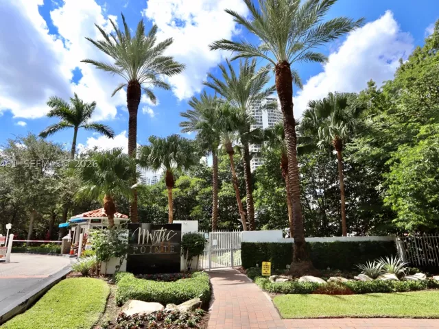 3-bedroom condo for sale in Aventura - 3530 Mystic Pointe Dr 2915 - MondialRealty