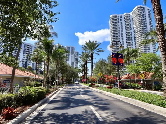 3-bedroom condo for sale in Aventura - 3530 Mystic Pointe Dr 2915 - MondialRealty
