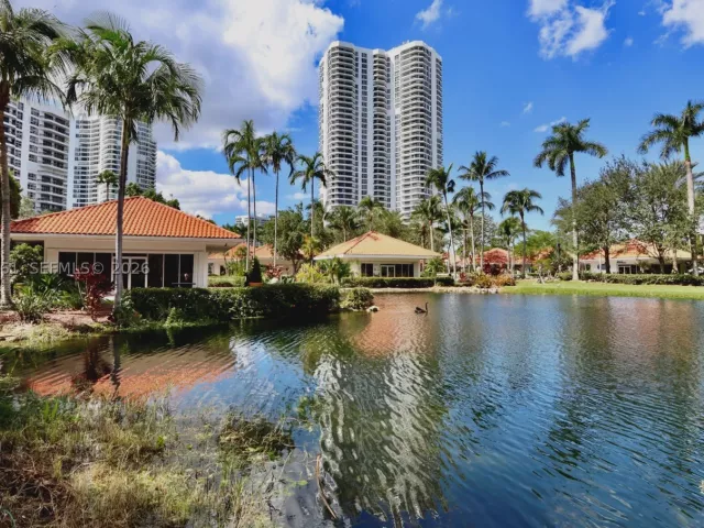 3-bedroom condo for sale in Aventura - 3530 Mystic Pointe Dr 2915 - MondialRealty