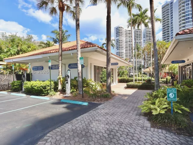 3-bedroom condo for sale in Aventura - 3530 Mystic Pointe Dr 2915 - MondialRealty