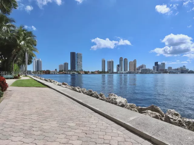 3-bedroom condo for sale in Aventura - 3530 Mystic Pointe Dr 2915 - MondialRealty