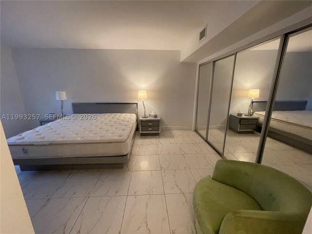 2-bedroom condo for rent in Hollywood - 2301 S Ocean Dr 607 - MondialRealty
