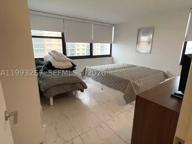 2-bedroom condo for rent in Hollywood - 2301 S Ocean Dr 607 - MondialRealty