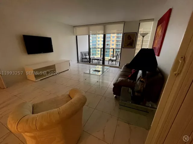 2-bedroom condo for rent in Hollywood - 2301 S Ocean Dr 607 - MondialRealty