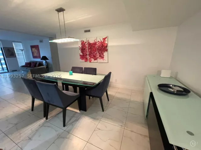 2-bedroom condo for rent in Hollywood - 2301 S Ocean Dr 607 - MondialRealty