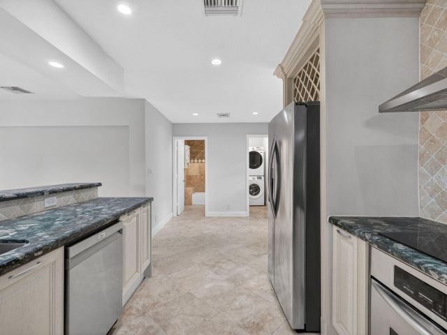 3-bedroom home for rent in Fort Lauderdale - 2213 NE 16th Street - MondialRealty