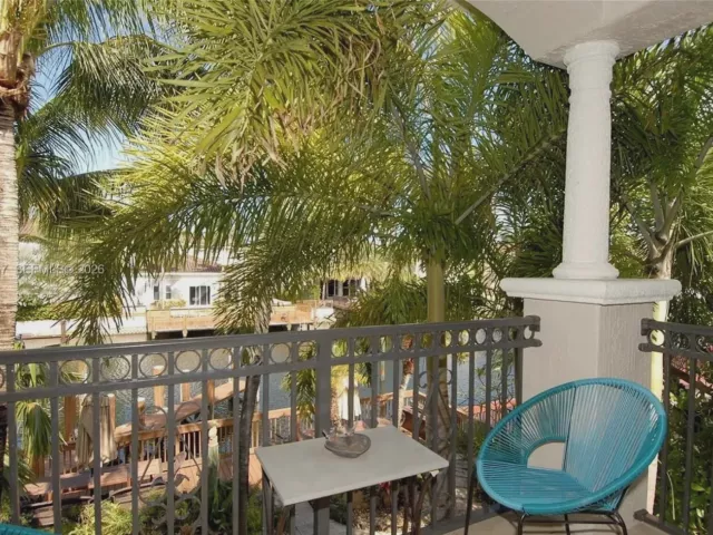 3-bedroom home for sale in Hollywood - 949 N Harbor Vw N - MondialRealty