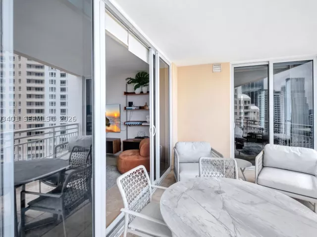 2-bedroom condo for rent in Miami - 848 Brickell Key Dr 2605 - MondialRealty