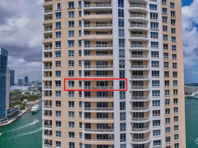 2-bedroom condo for rent in Miami - 848 Brickell Key Dr 2605 - MondialRealty