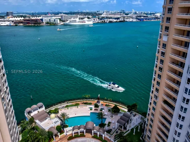 2-bedroom condo for rent in Miami - 848 Brickell Key Dr 2605 - MondialRealty
