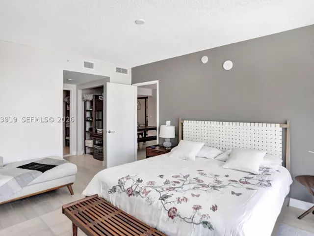 3-bedroom condo for sale in Sunny Isles Beach - 300 Sunny Isles Blvd 4-903 - MondialRealty