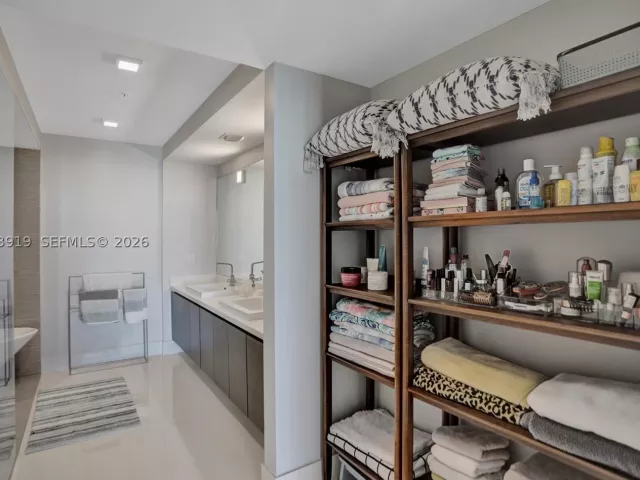 3-bedroom condo for sale in Sunny Isles Beach - 300 Sunny Isles Blvd 4-903 - MondialRealty