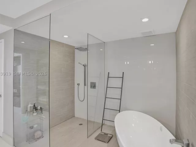 3-bedroom condo for sale in Sunny Isles Beach - 300 Sunny Isles Blvd 4-903 - MondialRealty