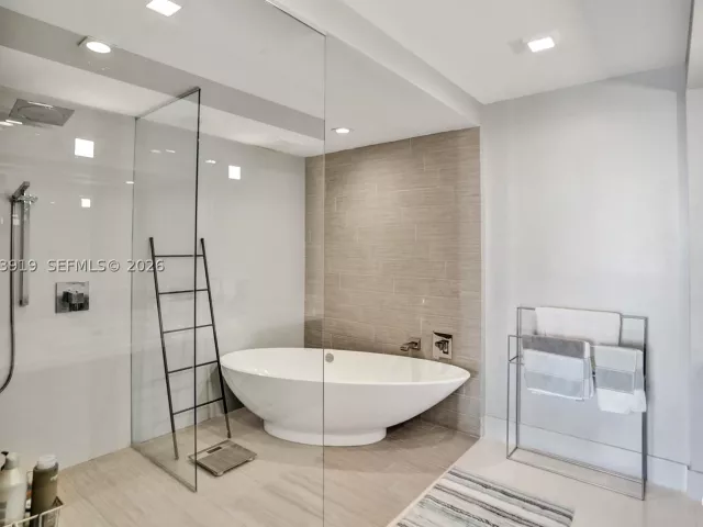3-bedroom condo for sale in Sunny Isles Beach - 300 Sunny Isles Blvd 4-903 - MondialRealty