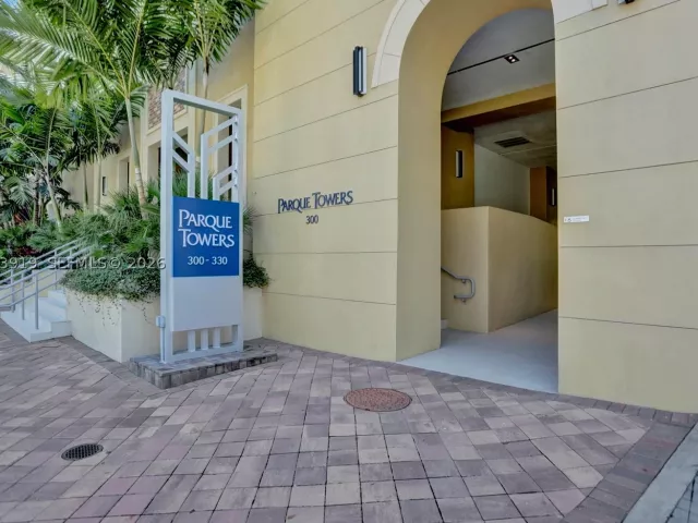 3-bedroom condo for sale in Sunny Isles Beach - 300 Sunny Isles Blvd 4-903 - MondialRealty