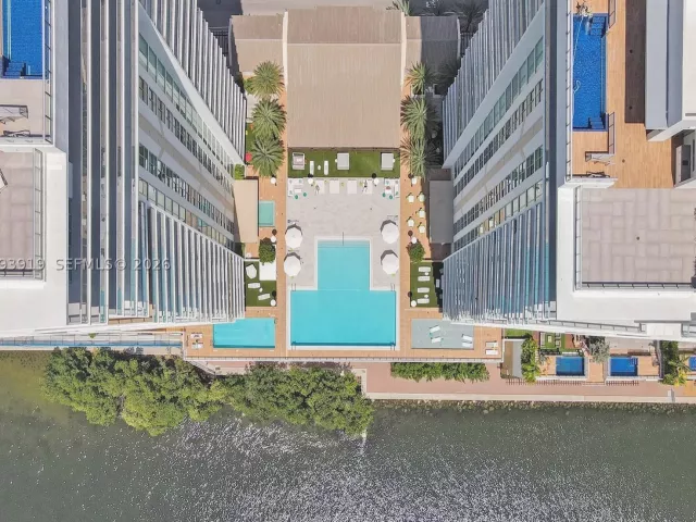 3-bedroom condo for sale in Sunny Isles Beach - 300 Sunny Isles Blvd 4-903 - MondialRealty