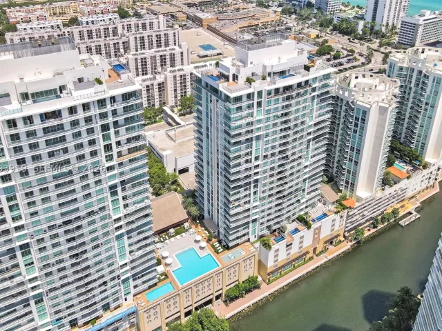 3-bedroom condo for sale in Sunny Isles Beach - 300 Sunny Isles Blvd 4-903 - MondialRealty