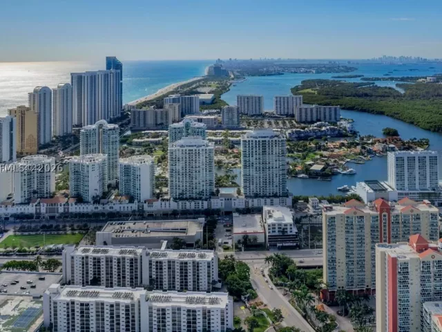 3-bedroom condo for sale in Sunny Isles Beach - 300 Sunny Isles Blvd 4-903 - MondialRealty