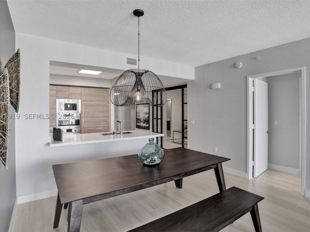 3-bedroom condo for sale in Sunny Isles Beach - 300 Sunny Isles Blvd 4-903 - MondialRealty