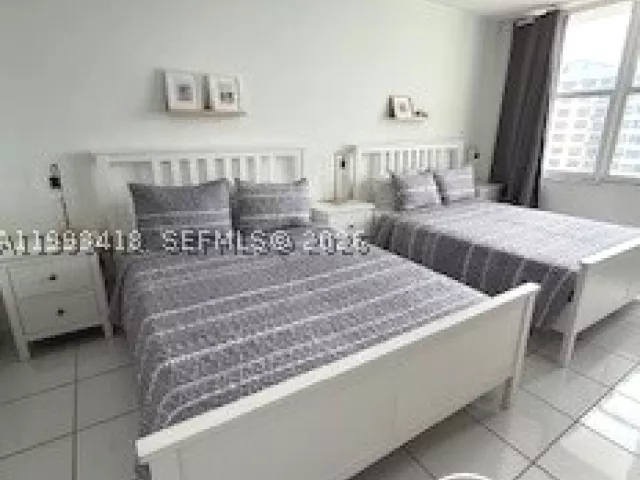 1-bedroom condo for sale in Miami Beach - 5601 Collins ave 1219 - MondialRealty
