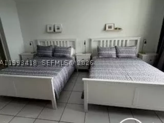 1-bedroom condo for sale in Miami Beach - 5601 Collins ave 1219 - MondialRealty