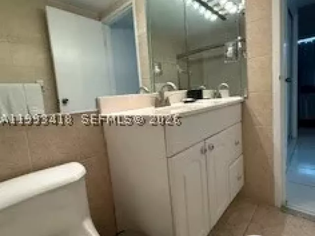 1-bedroom condo for sale in Miami Beach - 5601 Collins ave 1219 - MondialRealty
