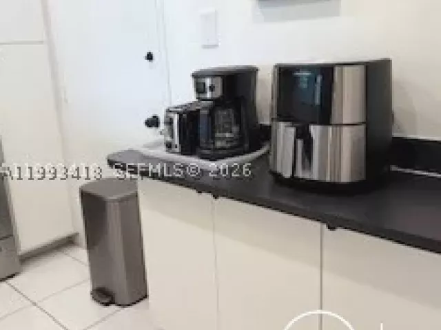 1-bedroom condo for sale in Miami Beach - 5601 Collins ave 1219 - MondialRealty