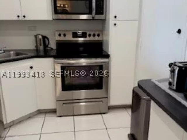 1-bedroom condo for sale in Miami Beach - 5601 Collins ave 1219 - MondialRealty