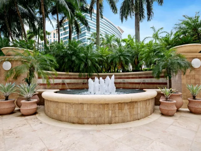 3-bedroom condo for sale in Fort Lauderdale - 347 N New River Drive E 1509 - MondialRealty