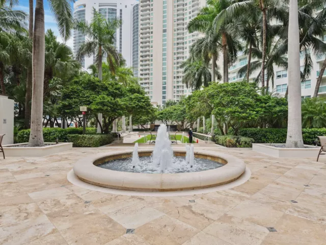 3-bedroom condo for sale in Fort Lauderdale - 347 N New River Drive E 1509 - MondialRealty