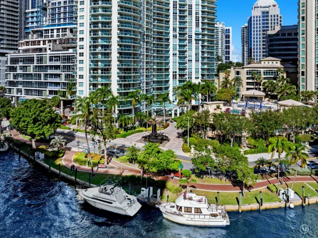 3-bedroom condo for sale in Fort Lauderdale - 347 N New River Drive E 1509 - MondialRealty