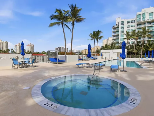 3-bedroom condo for sale in Aventura - 3029 NE 188th St 904 - MondialRealty