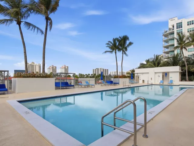 3-bedroom condo for sale in Aventura - 3029 NE 188th St 904 - MondialRealty