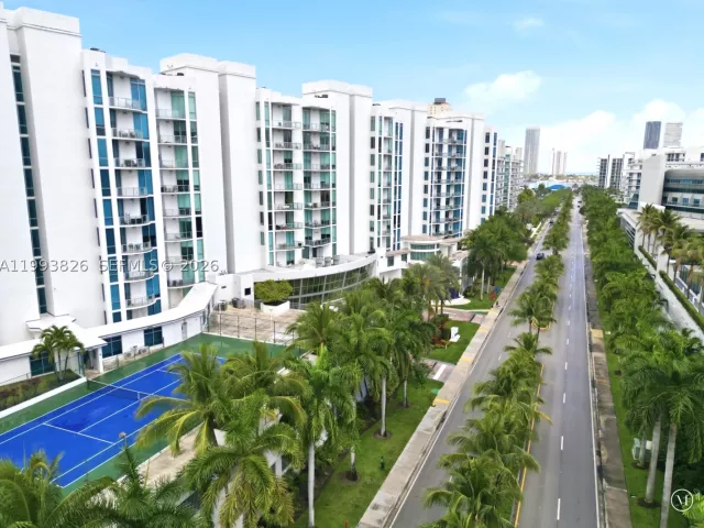 3-bedroom condo for sale in Aventura - 3029 NE 188th St 904 - MondialRealty