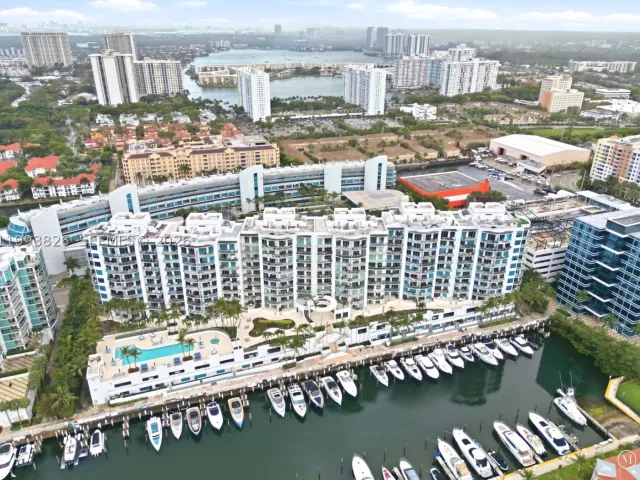 3-bedroom condo for sale in Aventura - 3029 NE 188th St 904 - MondialRealty