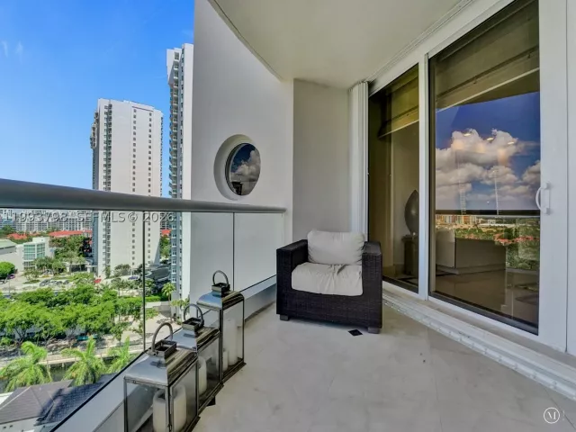 4-bedroom condo for sale in Aventura - 7000 Island Blvd 1207 - MondialRealty