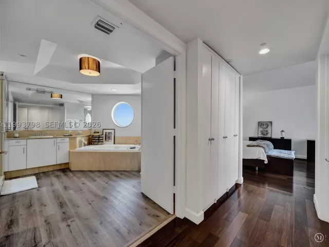 4-bedroom condo for sale in Aventura - 7000 Island Blvd 1207 - MondialRealty