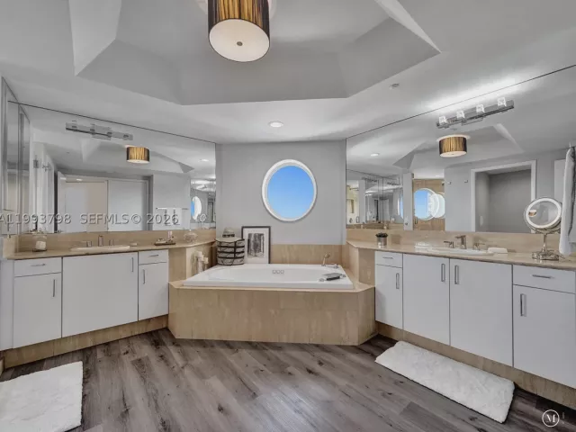 4-bedroom condo for sale in Aventura - 7000 Island Blvd 1207 - MondialRealty