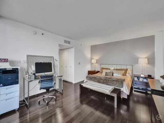 4-bedroom condo for sale in Aventura - 7000 Island Blvd 1207 - MondialRealty