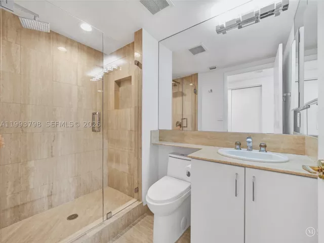 4-bedroom condo for sale in Aventura - 7000 Island Blvd 1207 - MondialRealty