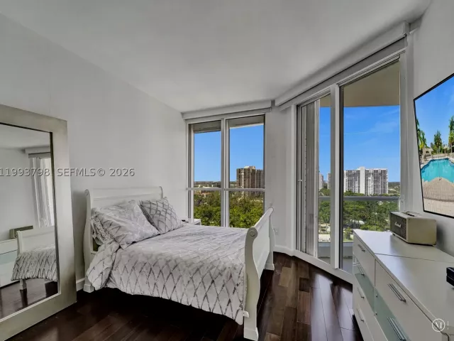 4-bedroom condo for sale in Aventura - 7000 Island Blvd 1207 - MondialRealty