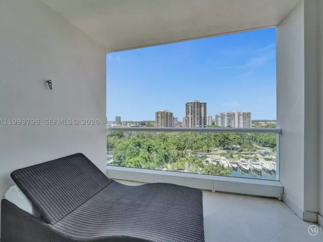 4-bedroom condo for sale in Aventura - 7000 Island Blvd 1207 - MondialRealty