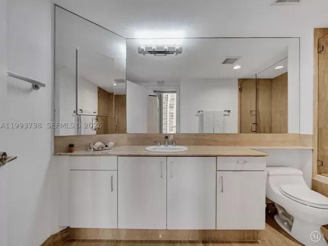 4-bedroom condo for sale in Aventura - 7000 Island Blvd 1207 - MondialRealty
