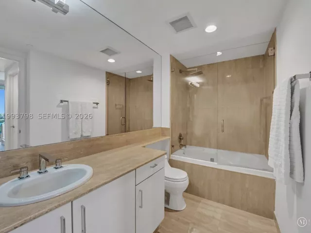 4-bedroom condo for sale in Aventura - 7000 Island Blvd 1207 - MondialRealty