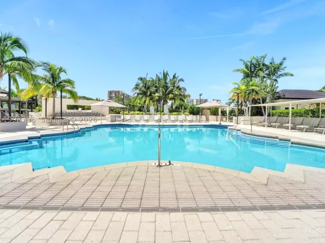 4-bedroom condo for sale in Aventura - 7000 Island Blvd 1207 - MondialRealty