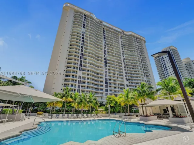 4-bedroom condo for sale in Aventura - 7000 Island Blvd 1207 - MondialRealty